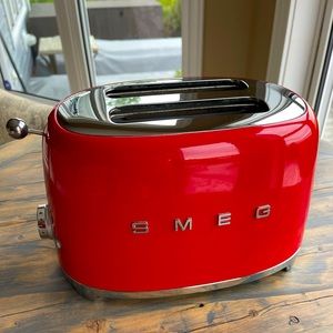 SMEG 2 Slice Toaster. Red.